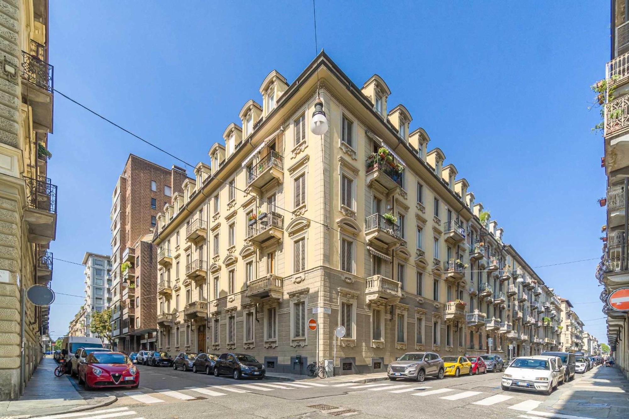 Casa Valeggio Attic Apt Few Steps From Porta Nuova Apartamento Turim Exterior foto