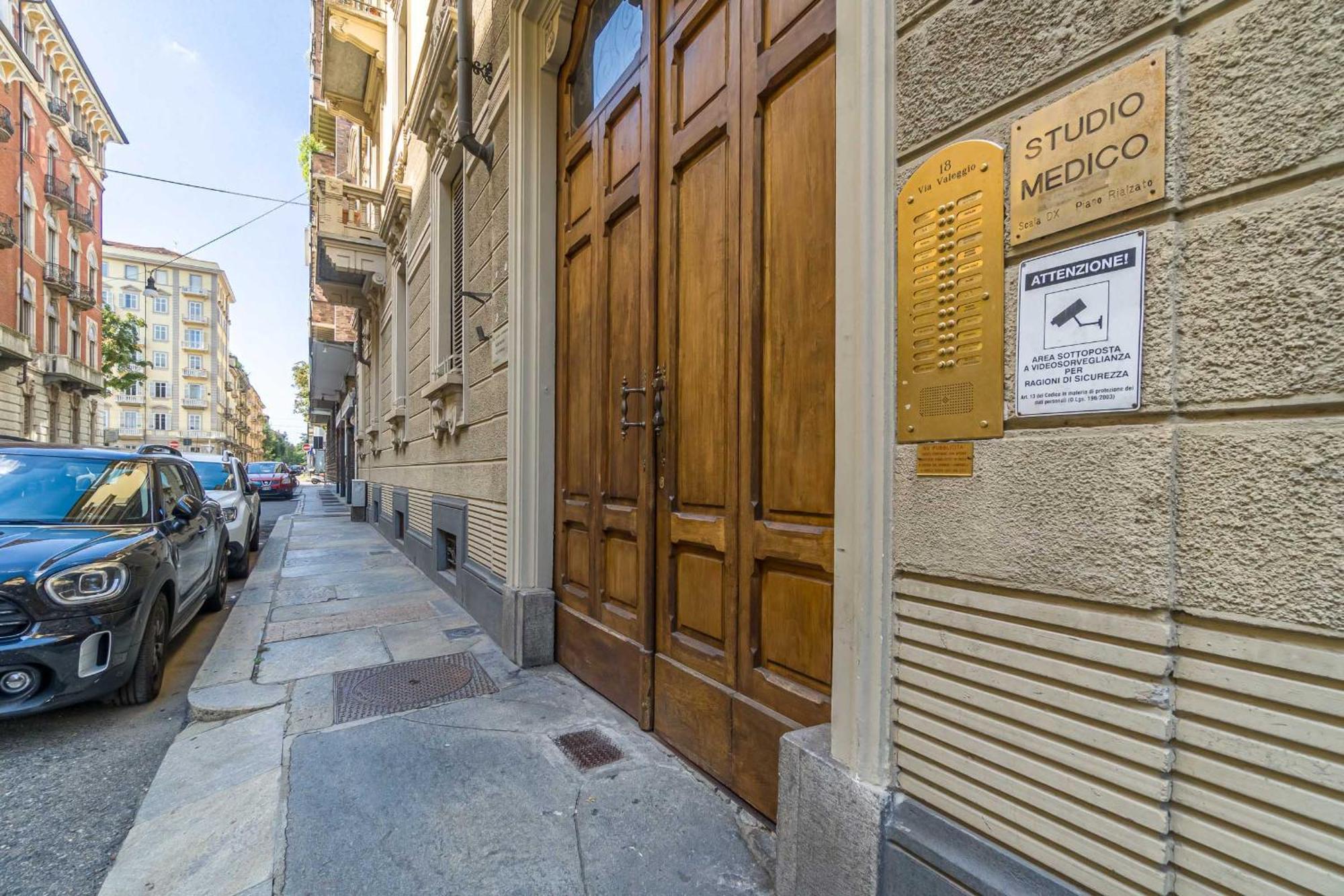Casa Valeggio Attic Apt Few Steps From Porta Nuova Apartamento Turim Exterior foto
